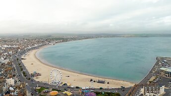 Spacious 2-floor Flat Near Weymouth Seafront