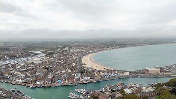 Spacious 2-floor Flat Near Weymouth Seafront