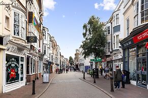 Spacious 2-floor Flat Near Weymouth Seafront
