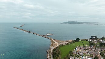 Spacious 2-floor Flat Near Weymouth Seafront