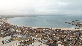 Spacious 2-floor Flat Near Weymouth Seafront