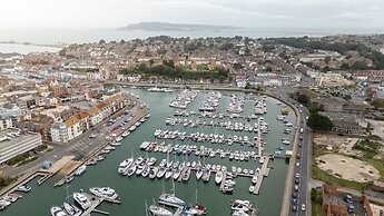 Spacious 2-floor Flat Near Weymouth Seafront
