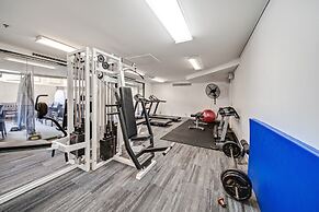 Central 2-bed Apartment With Pool, Gym and Spa