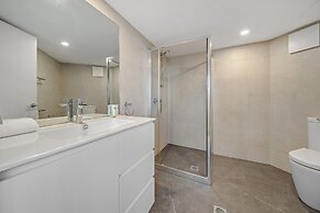 Central 2-bed Apartment With Pool, Gym and Spa