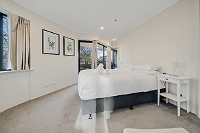Central 2-bed Apartment With Pool, Gym and Spa