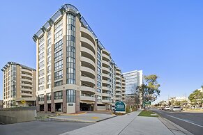 Central 2-bed Apartment With Pool, Gym and Spa