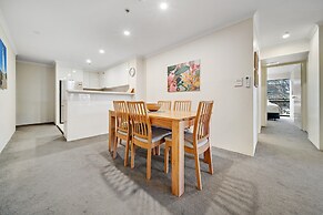 Central 2-bed Apartment With Pool, Gym and Spa