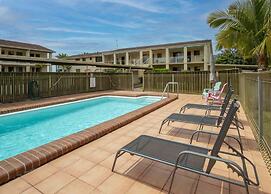 Seafront Getaway Studio, Great Location With Pool