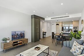 Executive 2-bed With Stadium View, Great Amenities
