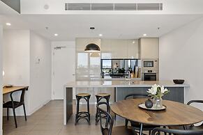 Executive 2-bed With Stadium View, Great Amenities