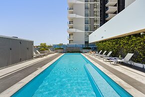 Executive 2-bed With Stadium View, Great Amenities