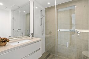 Executive 2-bed With Stadium View, Great Amenities