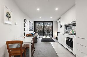 2 bed Apartment in Trendy Collingwood