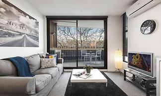2 bed Apartment in Trendy Collingwood