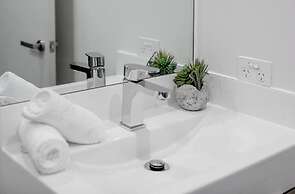 2 bed Apartment in Trendy Collingwood