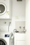 Beachfront Manly Apartment With Balcony & Parking