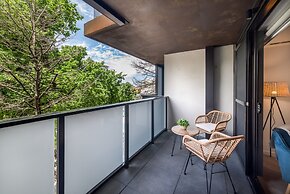 Chic 3-bed in Central With Pool, Sauna and Gym