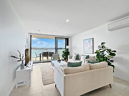 Deluxe 3-bed Unit With Views