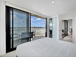 Deluxe 3-bed Unit With Views