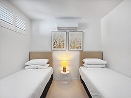 Deluxe 3-bed Unit With Views