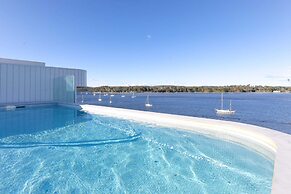 Deluxe 3-bed Unit With Views