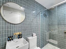 Deluxe 3-bed Unit With Views