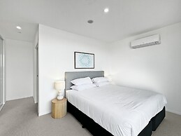 Deluxe 3-bed Unit With Views