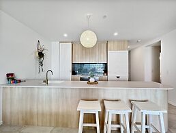 Deluxe 3-bed Unit With Views