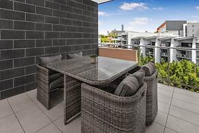 2-bed Near Brisbane CBD With Pool, Sauna & BBQ