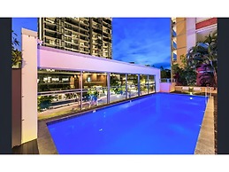 2-bed Near Brisbane CBD With Pool, Sauna & BBQ