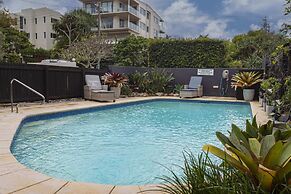 Beachside 2-bed House With Pool, Courtyard & BBQ