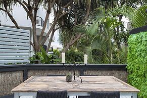 Beachside 2-bed House With Pool, Courtyard & BBQ