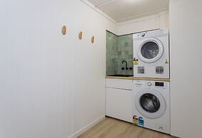 Beachside 2-bed House With Pool, Courtyard & BBQ