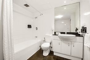 Contemporary 1-bed First Floor Unit With Pool