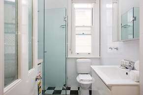 Intimate Studio Apartment With Balcony in Glebe