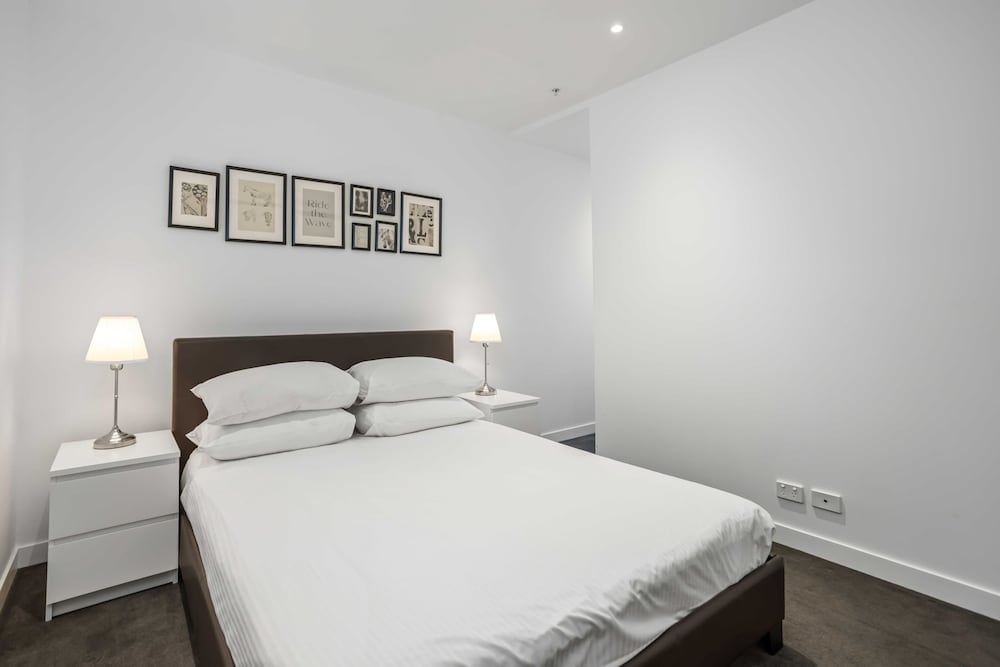 Chic 1-bed With Parking, Pool and Gym