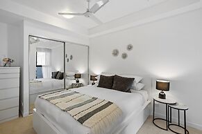 Stellar Location With Parking, Pool & Gym Access
