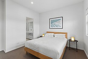 Gorgeous 3-bed Apartment With City Views