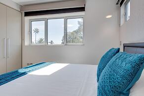 Explore Sydney From Stylish North Shore Apartment
