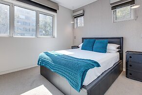 Explore Sydney From Stylish North Shore Apartment