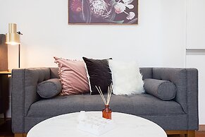 Comfortable Renovated Studio Close To City