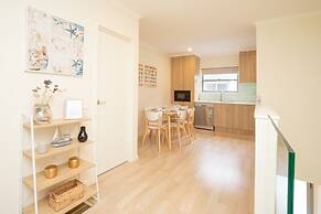 Generous 2-bed Townhouse With A Private Balcony