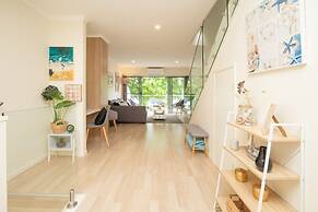 Generous 2-bed Townhouse With A Private Balcony