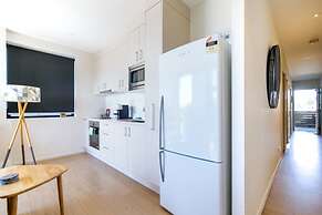 Gorgeous 2-bed Apartment By Shops
