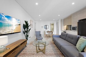 Luxe Oceanfront 1-bed High Rise With Pool & Gym