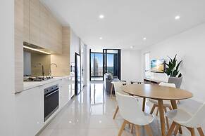 Luxe Oceanfront 1-bed High Rise With Pool & Gym