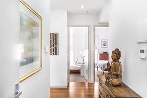 2-bed Apartment With Parking & Balcony Near Trains