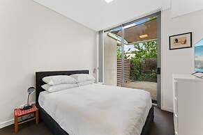 Tranquil 1-bed Apartment With Courtyard, Pool, BBQ