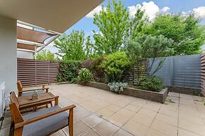 Tranquil 1-bed Apartment With Courtyard, Pool, BBQ