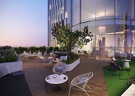 Chic 1-bed With Parking, Gym, Pool & City Views